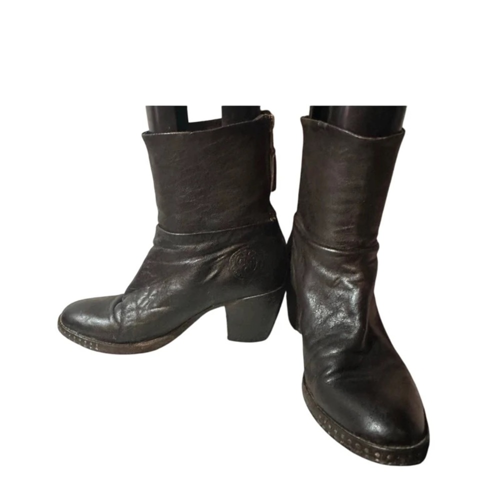 Chic Black Leather Mid-Calf Boots